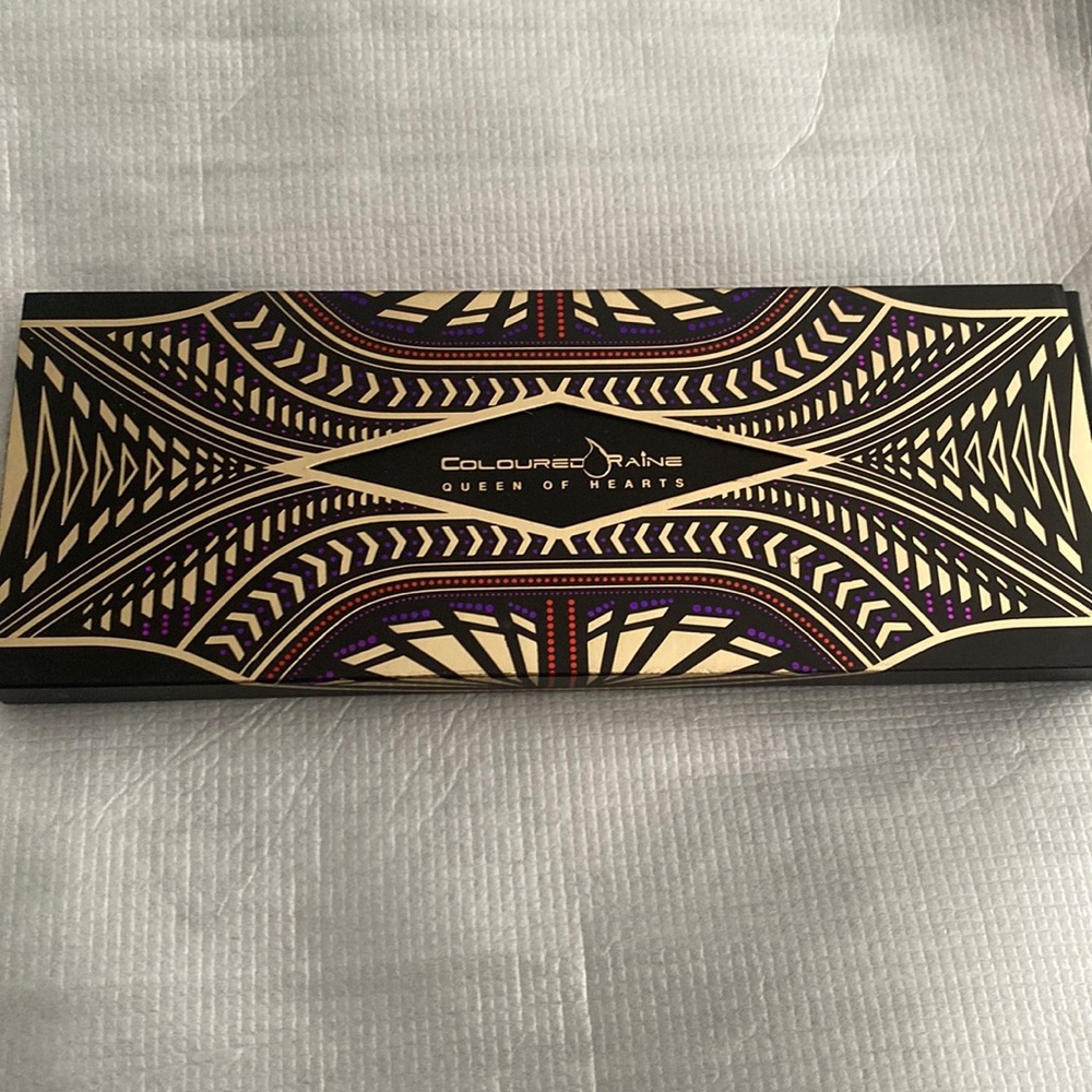Coloured Raine Queen of Hearts Palette